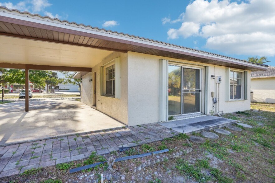 Building Photo - 4 Parkwood Villas Ct