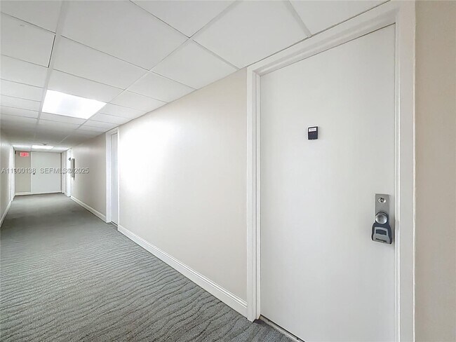 Building Photo - 1350 River Reach Dr