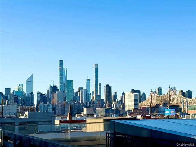 Building Photo - 3 Ct Square W