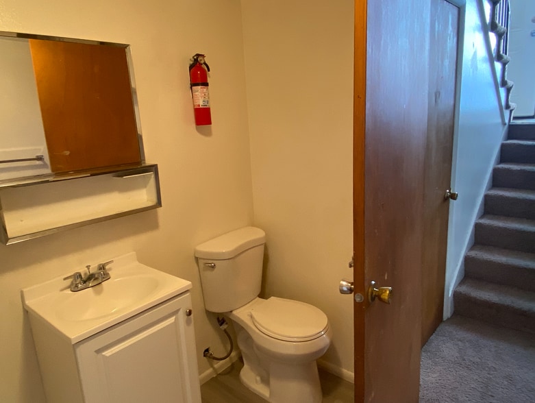 Building Photo - 261 E 200 N