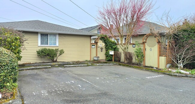 Building Photo - 3 Bedroom Home in Everett Available Now!