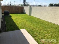 Building Photo - 1402 Coyote Hls