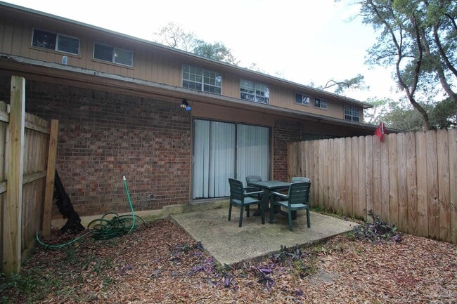 Building Photo - 416 Waycross Ave