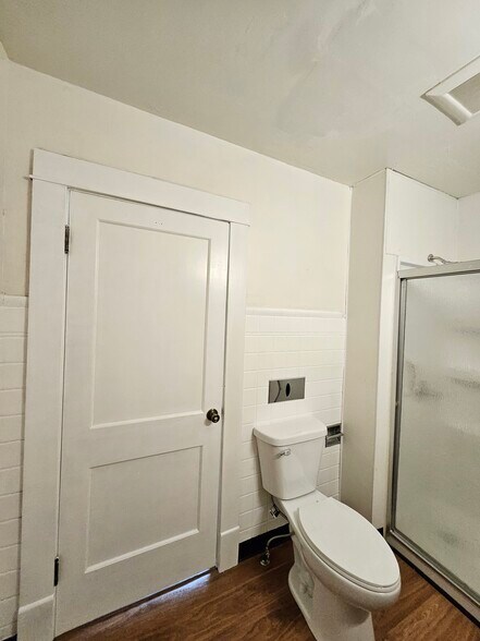 Building Photo - 616 Lee St