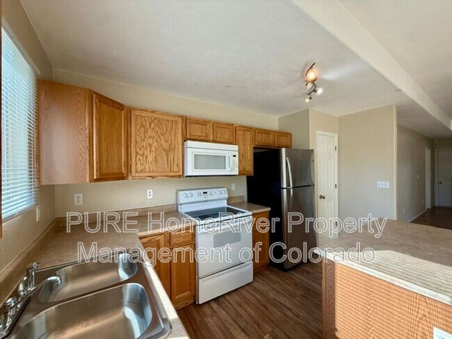 Building Photo - 691 Hailey Glenn View
