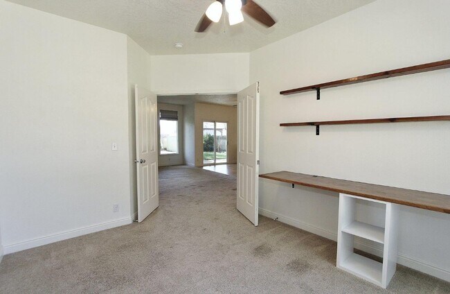 Building Photo - Immaculate Single-Level Home