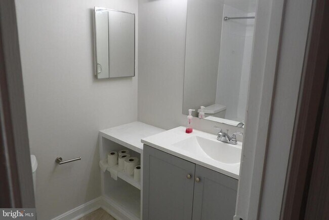 Building Photo - 762 Quince Orchard Blvd