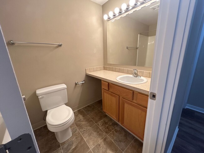 Building Photo - 3 Bedroom 2 Bathroom Knox Butte Home