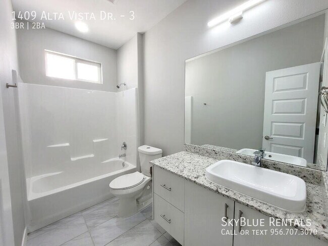 Building Photo - 1409 Alta Vista Dr