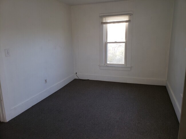 Building Photo - 215-B N Washington St