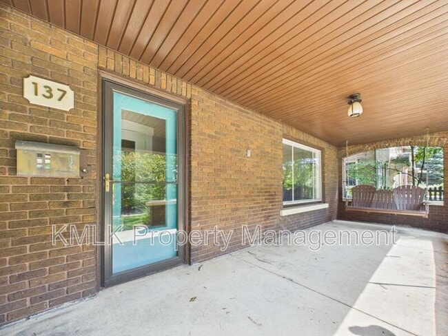 Building Photo - 137 Conger Ave