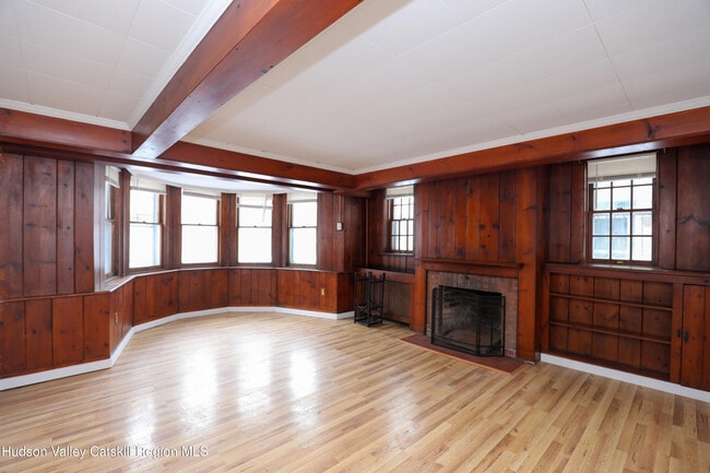 Building Photo - 16 John St