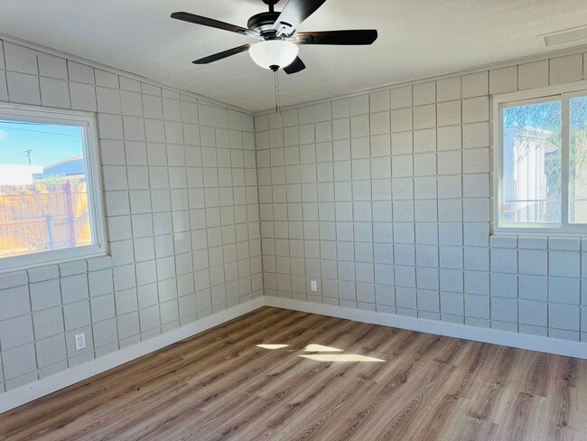 Building Photo - Spacious and Renovated 3-Bedroom 2-Bath Ho...