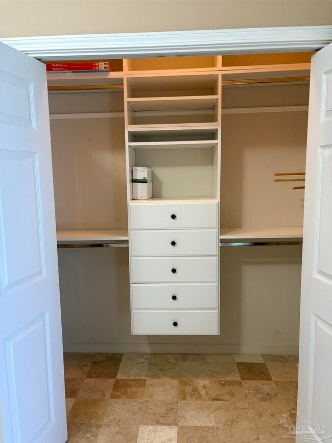 Building Photo - 4115 Oak Pointe Dr