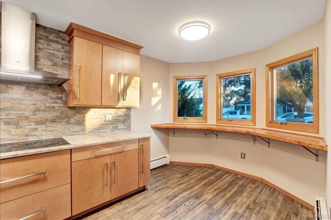 Building Photo - 8 Pearl St