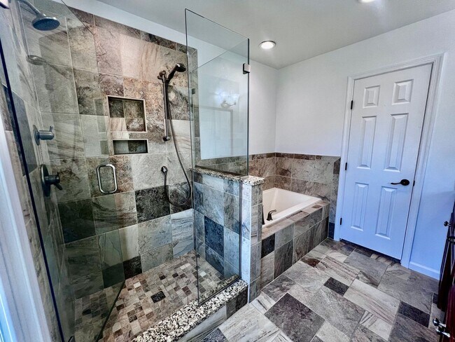 Building Photo - Beautiful home in the desirable Wellington...