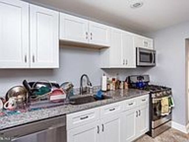 Building Photo - Gorgeously Renovated Upper Fells Point 2bd...