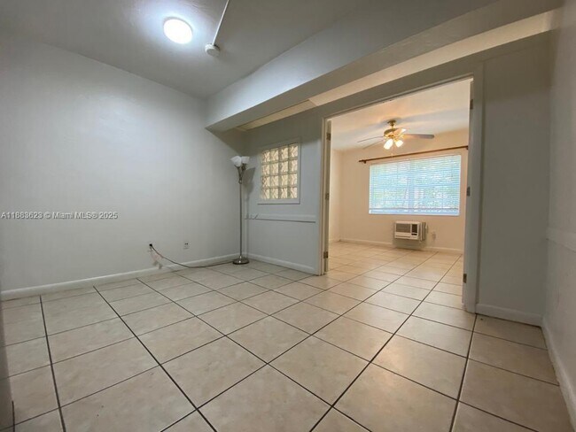 Building Photo - 318 Majorca Ave