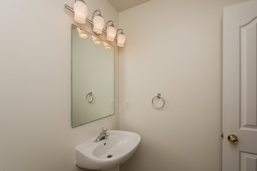 Building Photo - 5010 Stowe Derby Dr