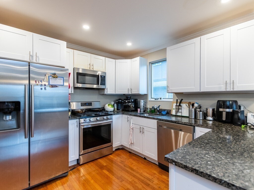 Building Photo - 107 Kenrick St