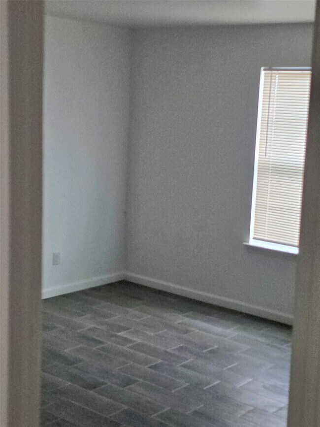 Building Photo - 915 24th St