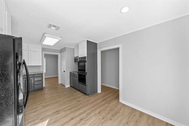 Building Photo - 2416 Lake Air Dr