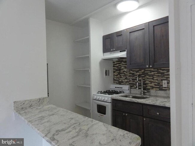 Building Photo - 2101 Chestnut St