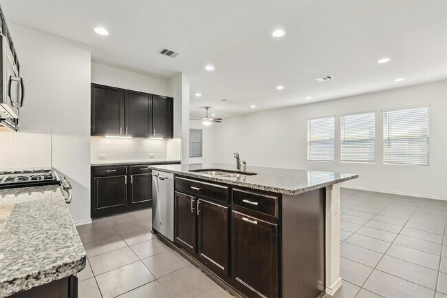 Building Photo - 533 Sweetwood Ln