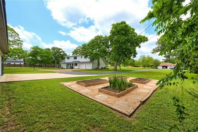 Building Photo - 1524 Sheridan Trail