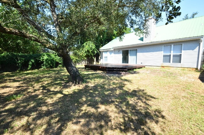 Building Photo - Beautifully Renovated 3-Bedroom Home in Fo...
