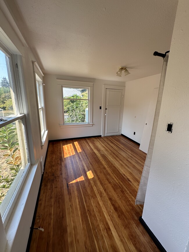 sunny west bedroom has separate entry - 4806 SE 76th Ave