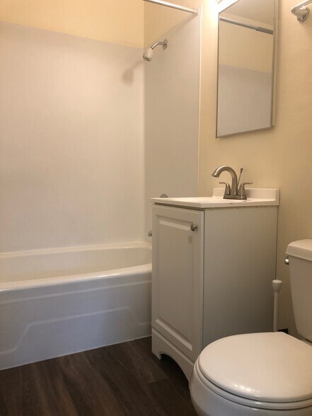 Building Photo - 3601 NE 73rd Pl