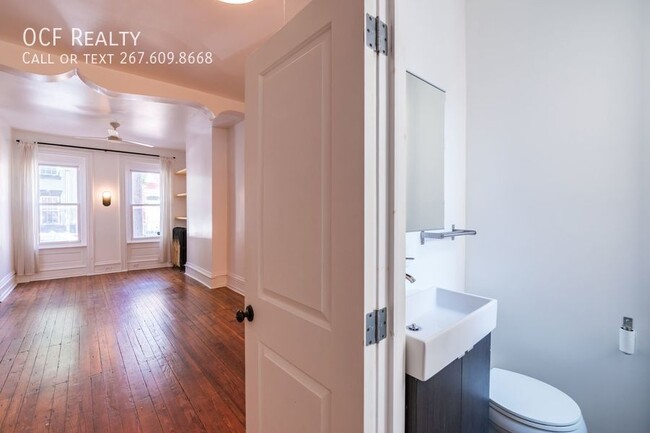 Building Photo - Three Bed Point Breeze Townhome