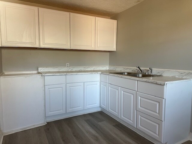 Building Photo - 904 Richland St