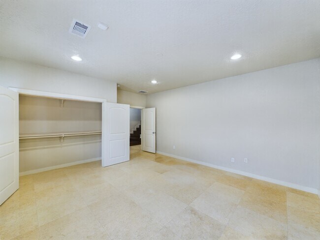 Building Photo - 2611 Lawrence St