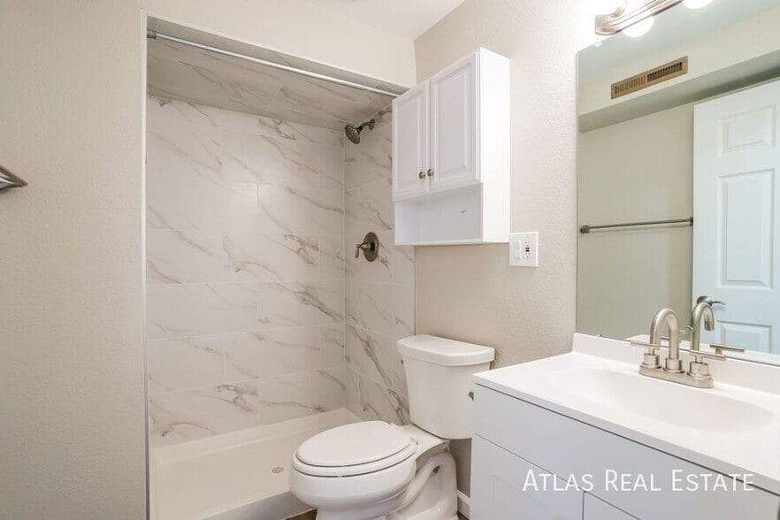 Building Photo - 804 2nd St