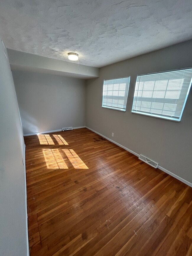 Building Photo - 225 Ben Nevis Rd