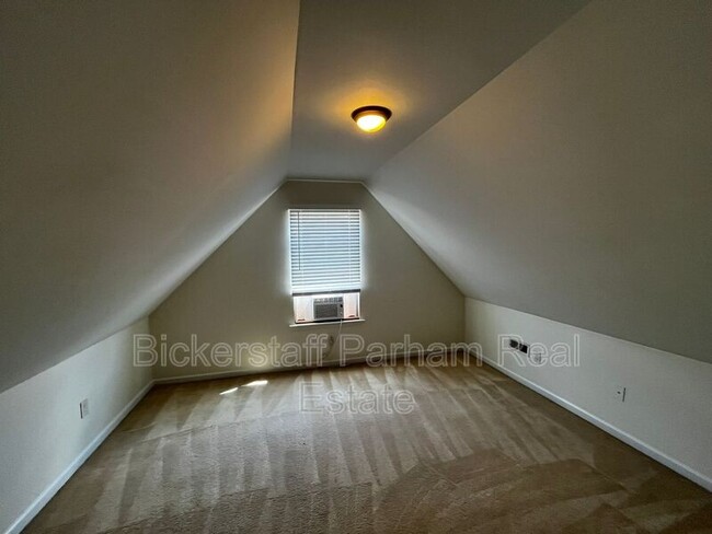 Building Photo - 70 Misty Forest Dr