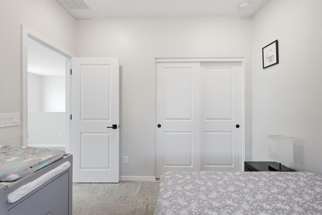 Building Photo - 997 S 150th Dr