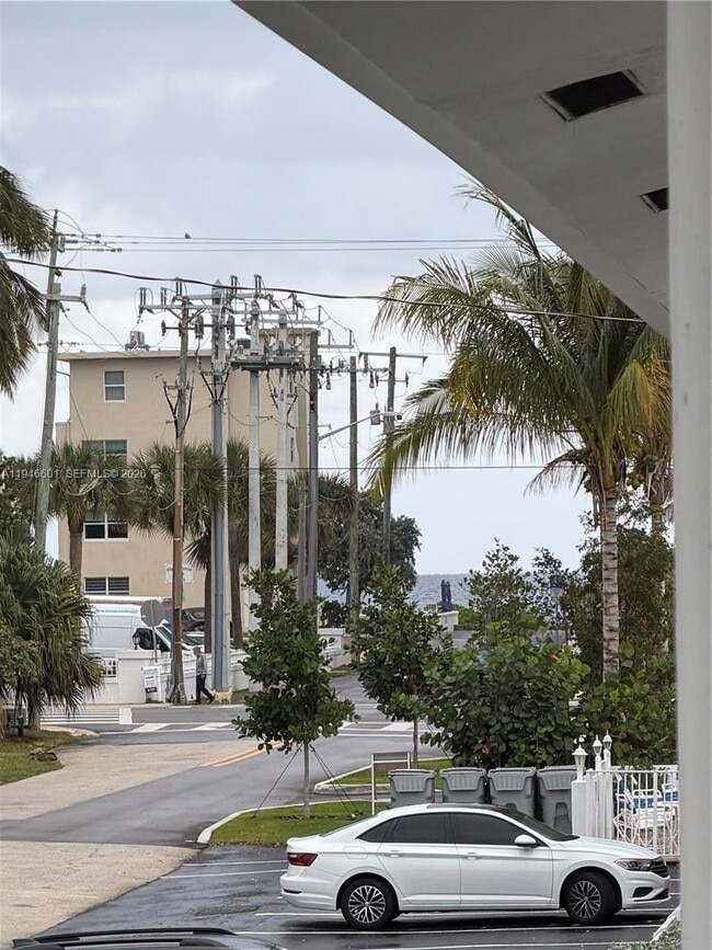 Building Photo - 3212 NE 10th St