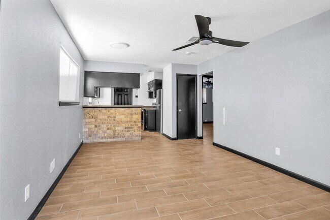 Primary Photo - 1121 Lovett St