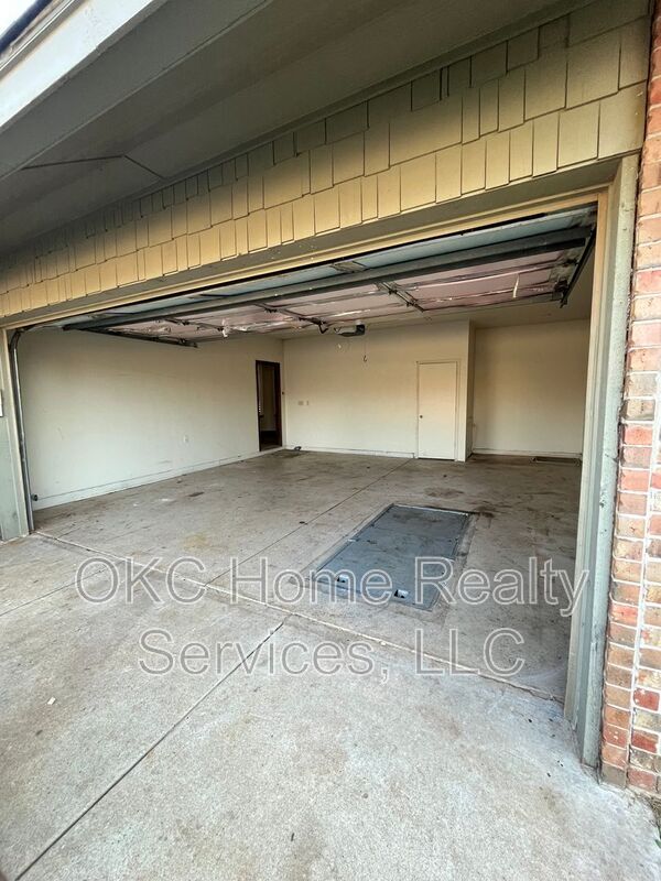 Building Photo - 1216 NW 190th Pl