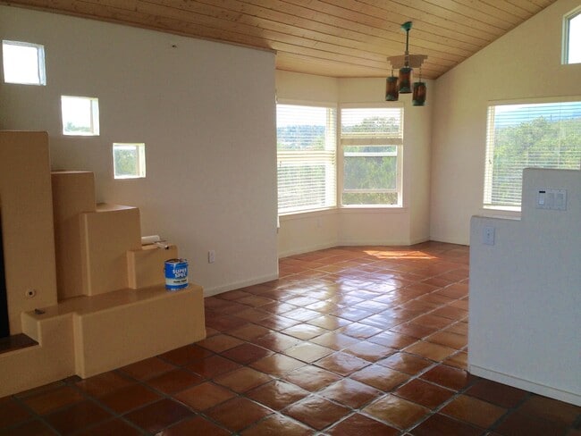 Building Photo - 7 Metate Dr