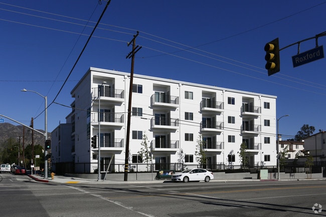 Building Photo - Glenoaks Villas