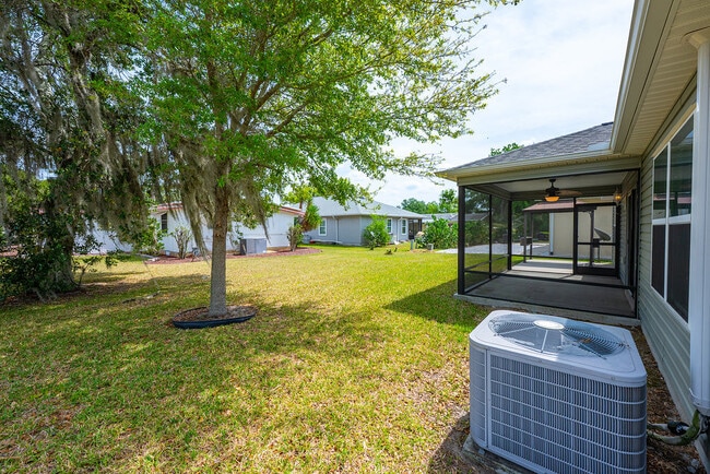 Building Photo - 1329 Paradise Dr