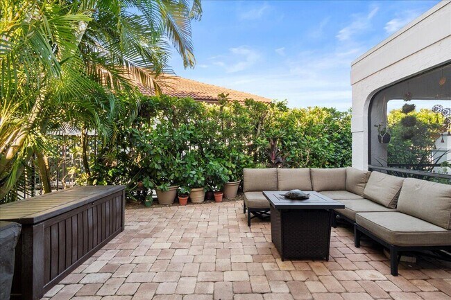 Building Photo - 2379 Treasure Isle Dr