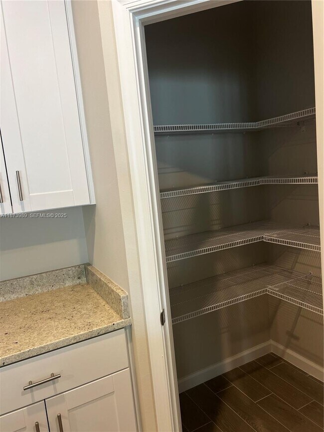 Building Photo - 478 Salisbury Cir