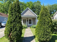 Building Photo - Spacious One Bedroom House!  Off Street Pa...