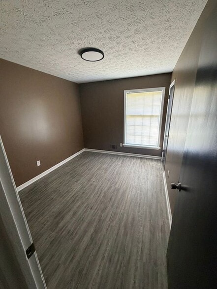 Building Photo - 2613 Accasia Dr