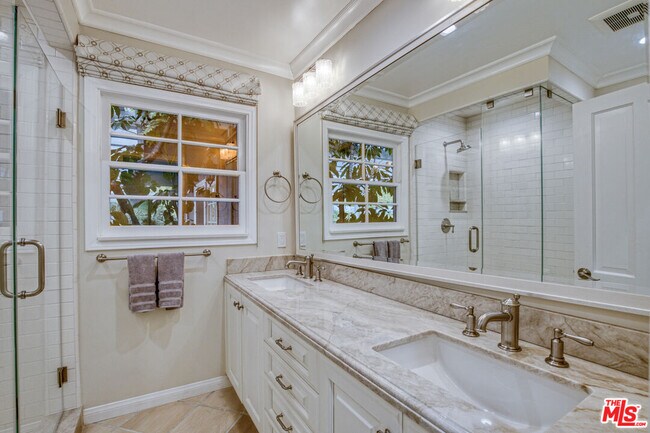 Building Photo - 3690 Crownridge Dr